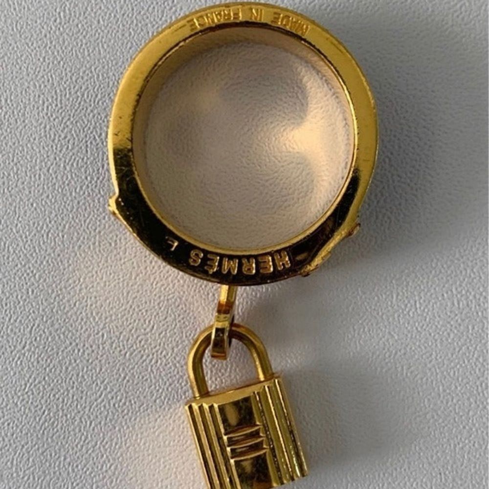 ❤️RARE❤️ HERMES Kelly Gold Tone Scarf Ring - Picture 6 of 11